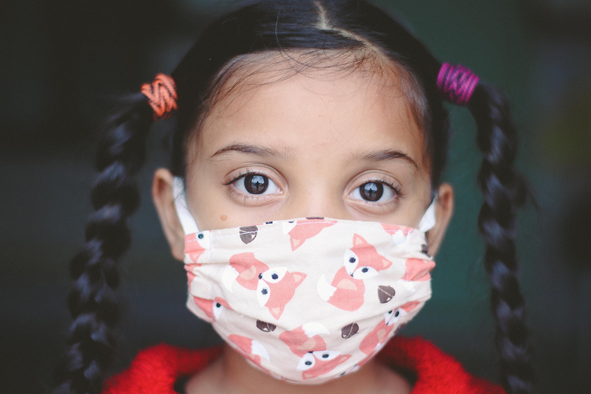 Girl wearing a organic cotton face mask